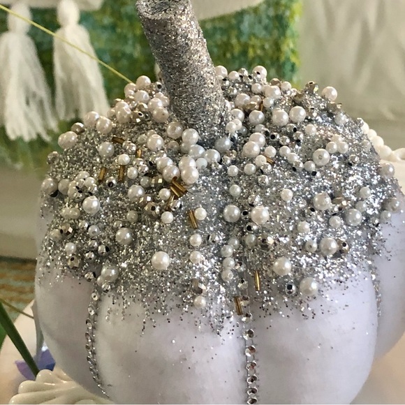 New! Sweet Petite Glitz & Glam White Pumpkin - Picture 2 of 7
